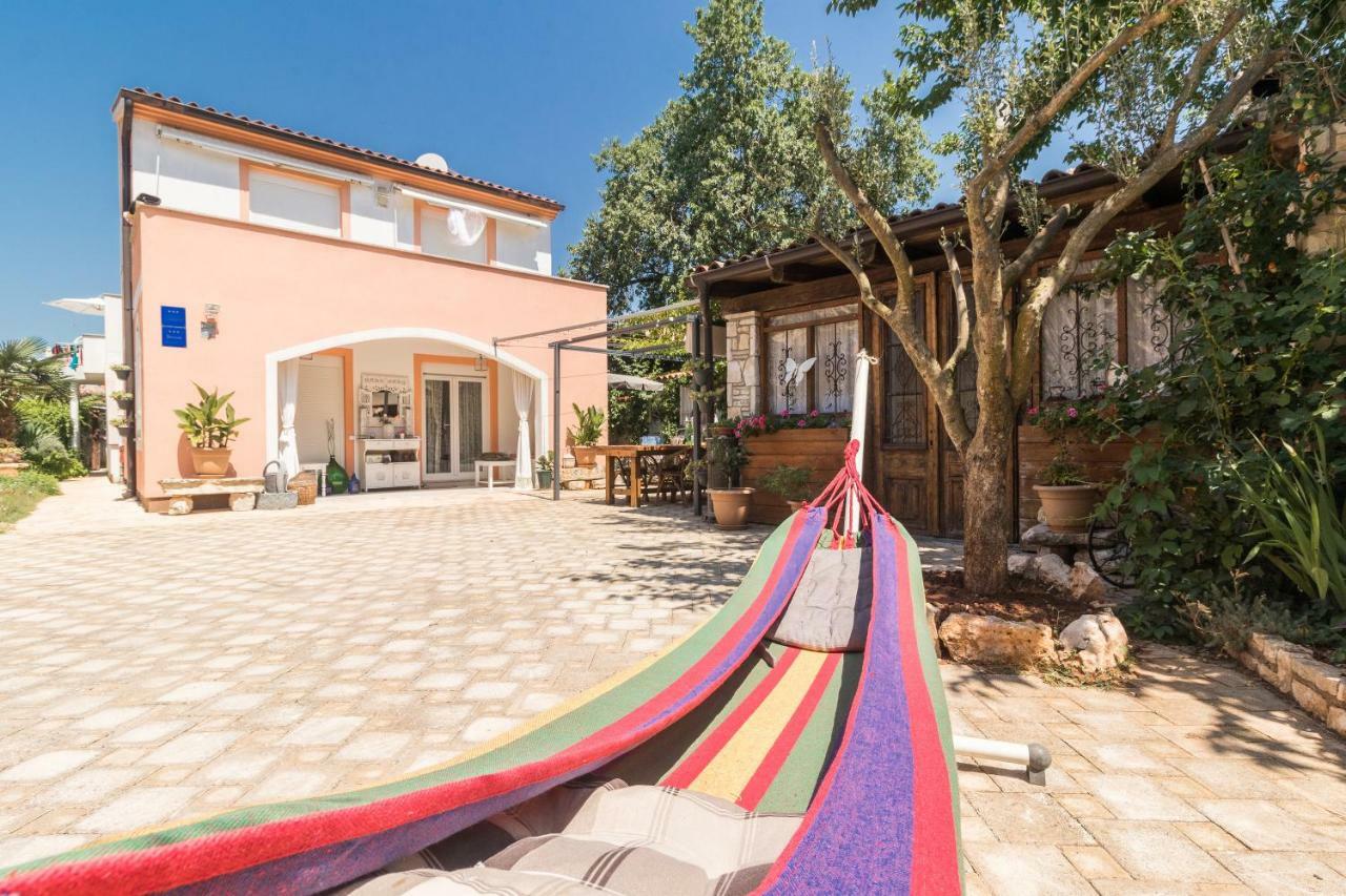 Villa Marizella Premantura Exterior photo