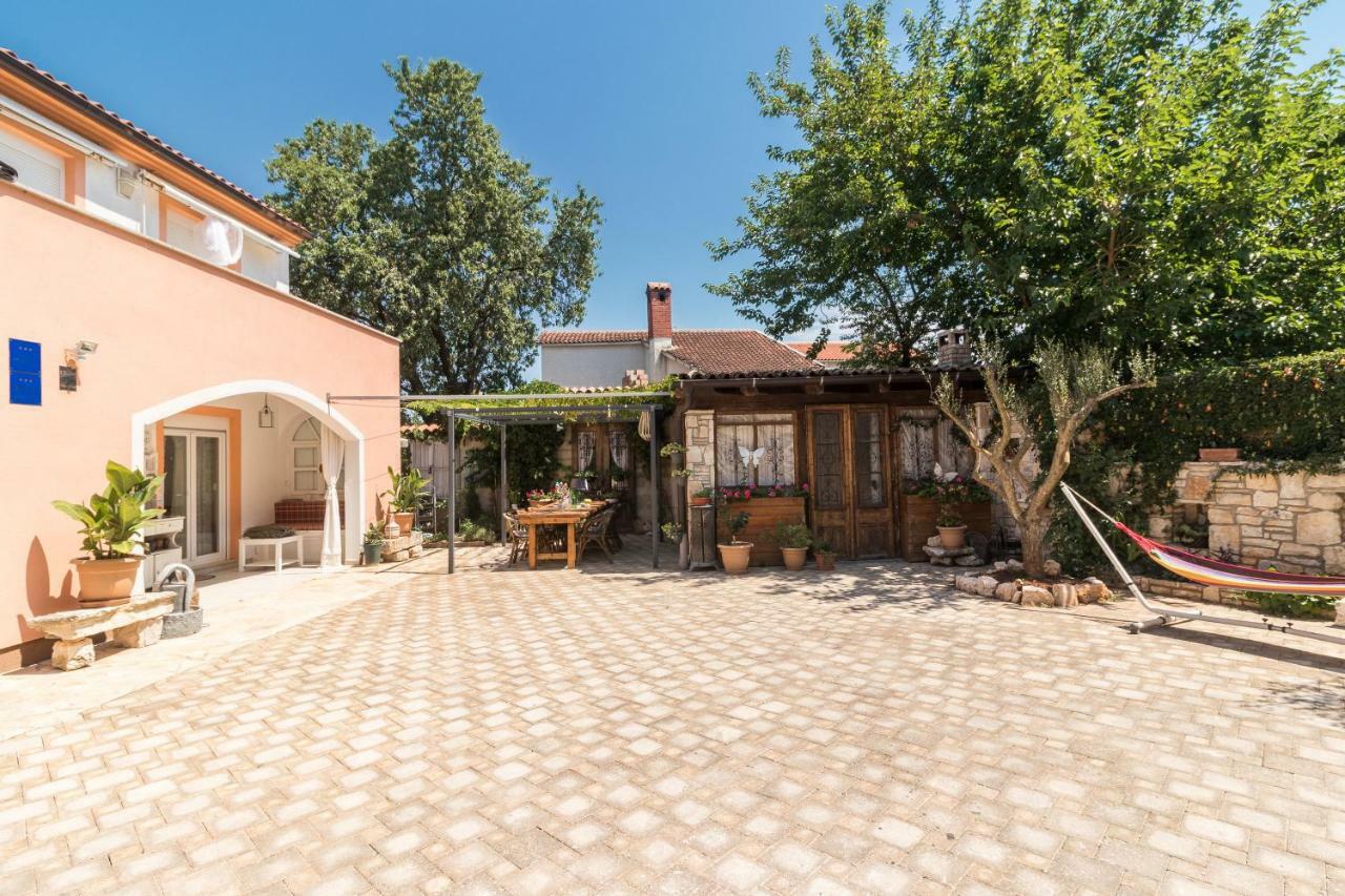 Villa Marizella Premantura Exterior photo